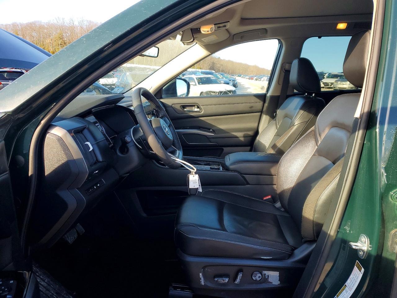 2023 Nissan Pathfinder sl