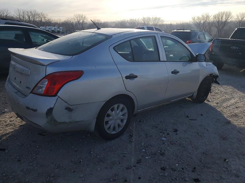 2013 Nissan Versa s