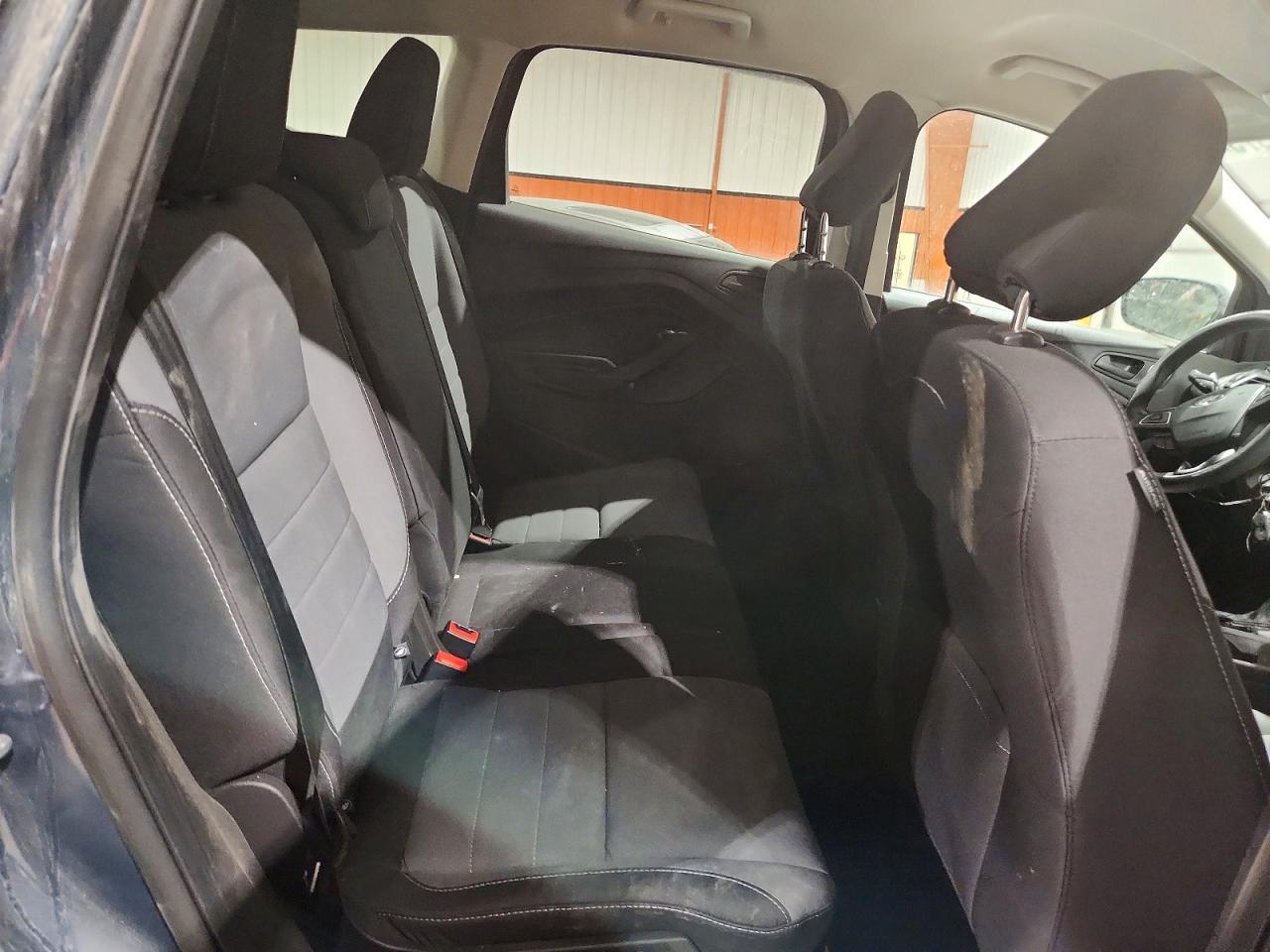 2019 Ford Escape s