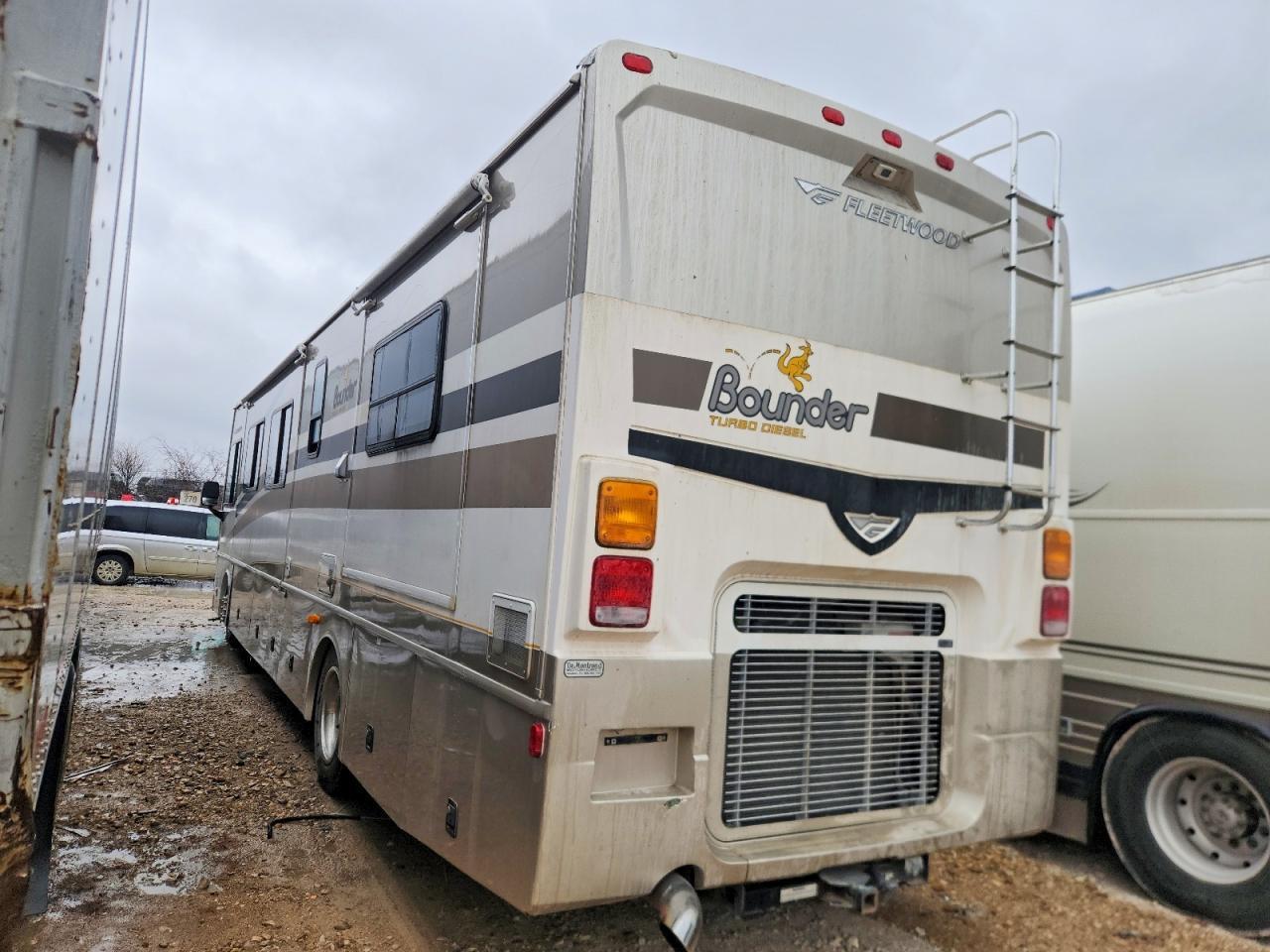 2006 Freightliner XC-S Straight Rail Rear Engine Motor Home Chassis