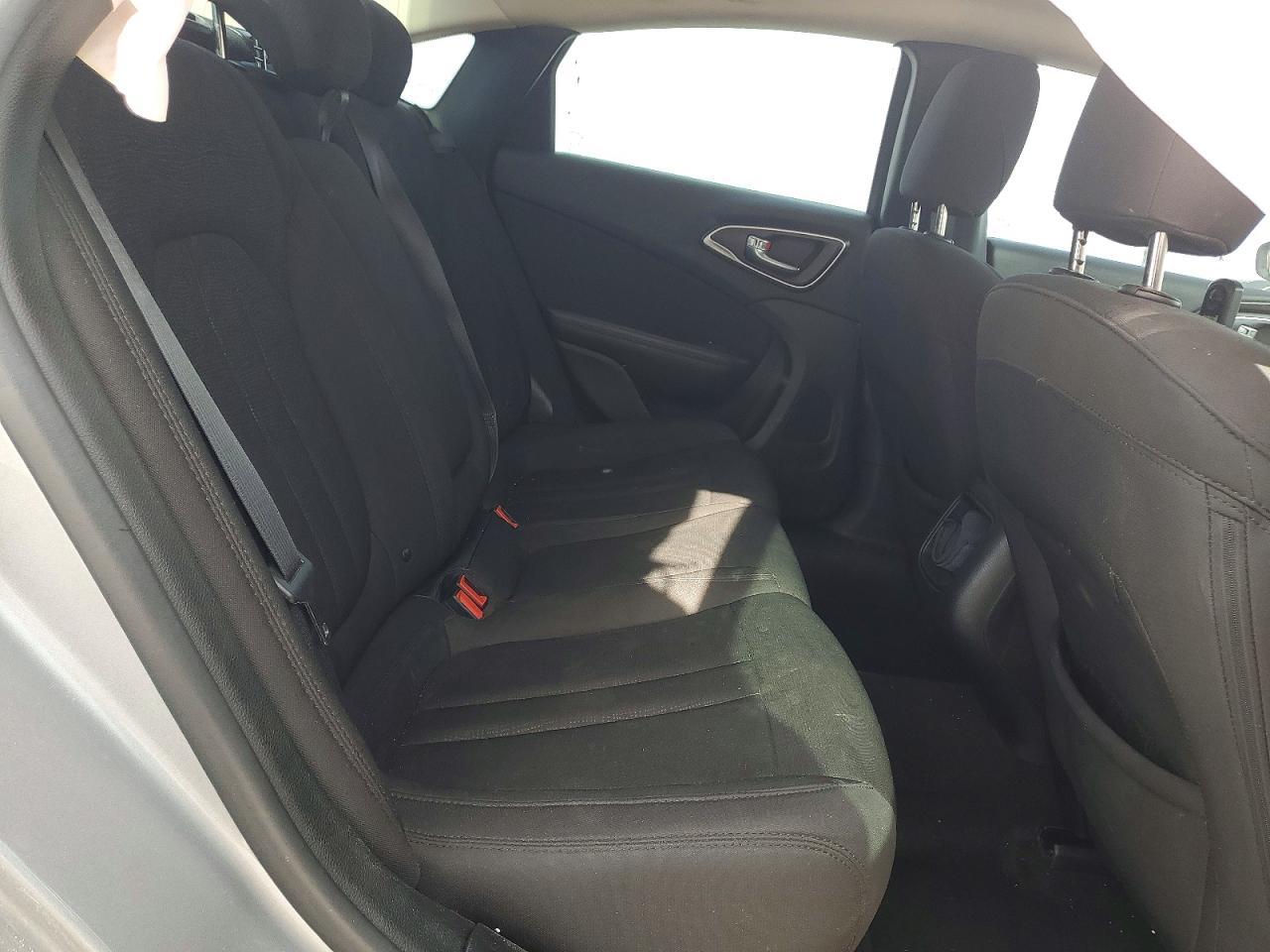 2017 Chrysler 200 lx