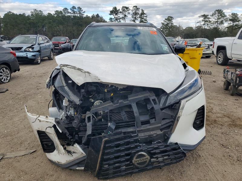 2021 Nissan Kicks sr