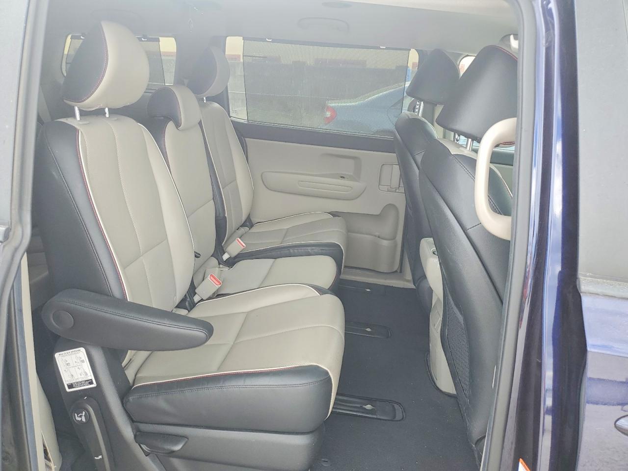 2020 KIA Sedona lx