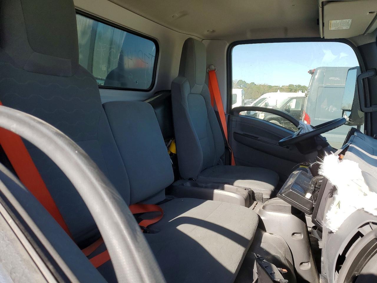 2026 Isuzu NRR BOX Truck