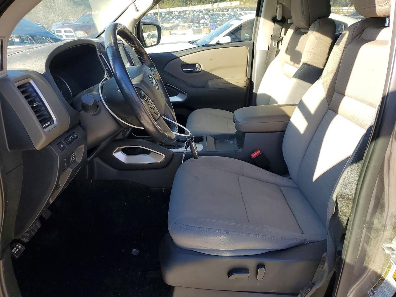 2022 Nissan Frontier s