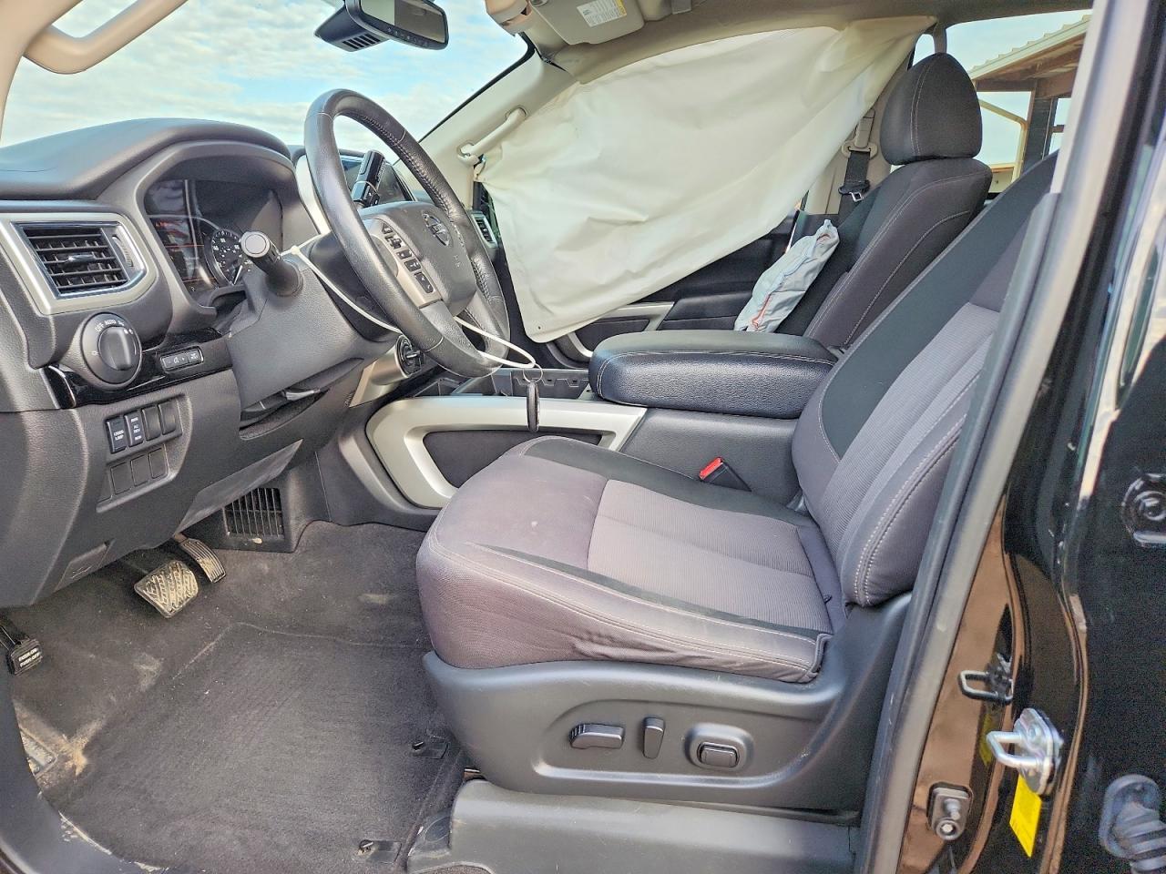 2021 Nissan Titan sv