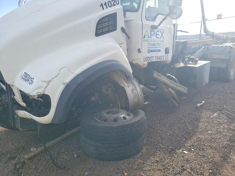 2006 Mack CV Granite ROLL-OFF Container Truck