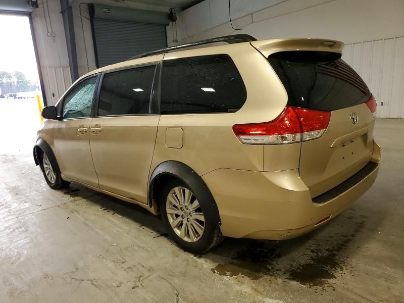 2011 Toyota Sienna le