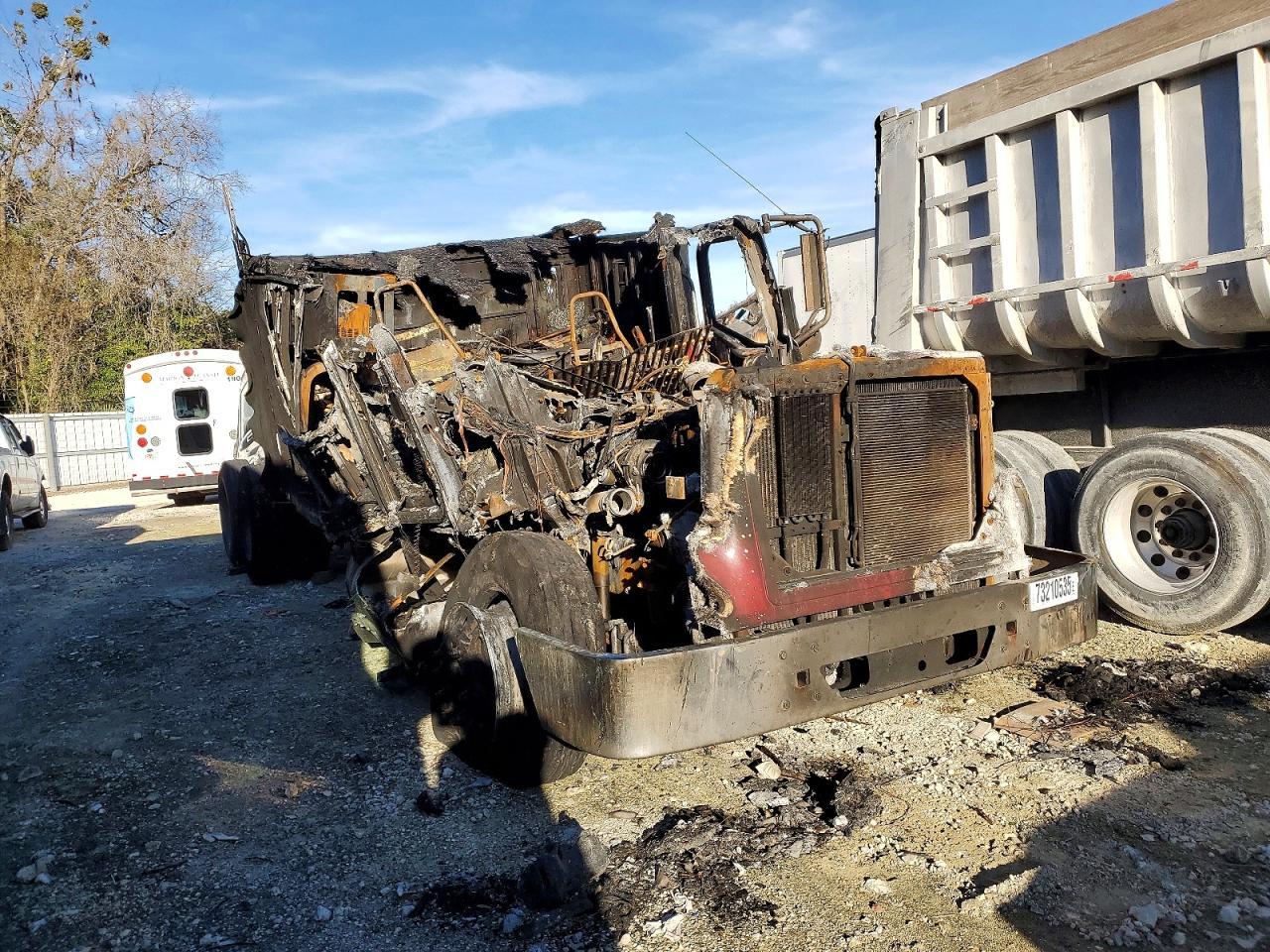 2006 International 9200 Semi Truck