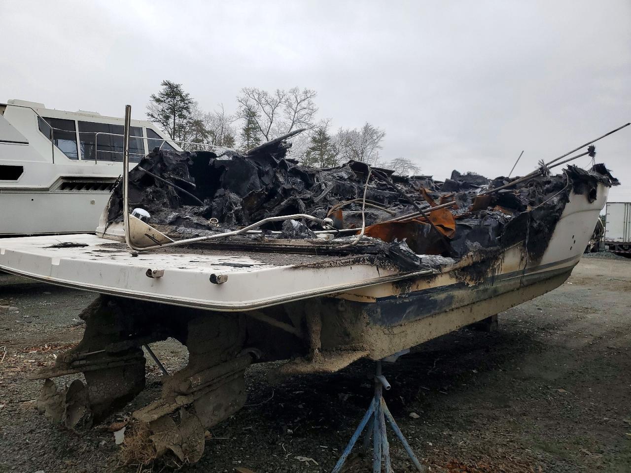 2004 Rinker Boat