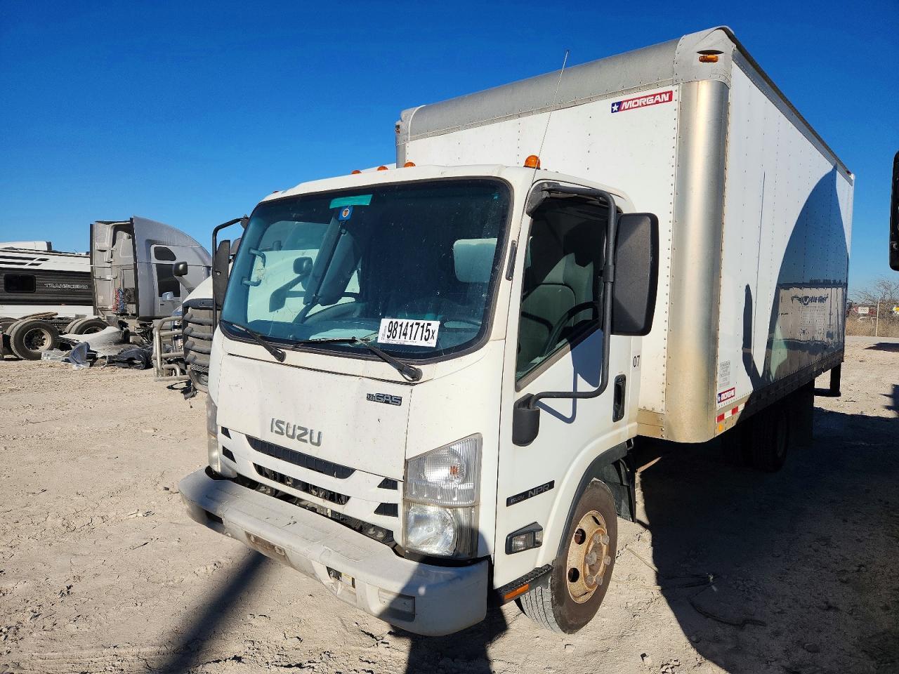 2016 Isuzu Npr box Truck