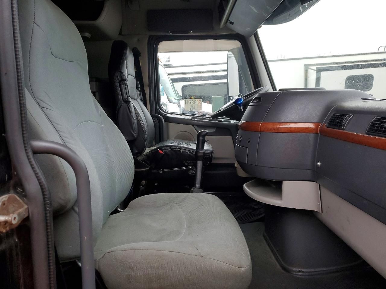 2006 Volvo Vnl Semi Truck