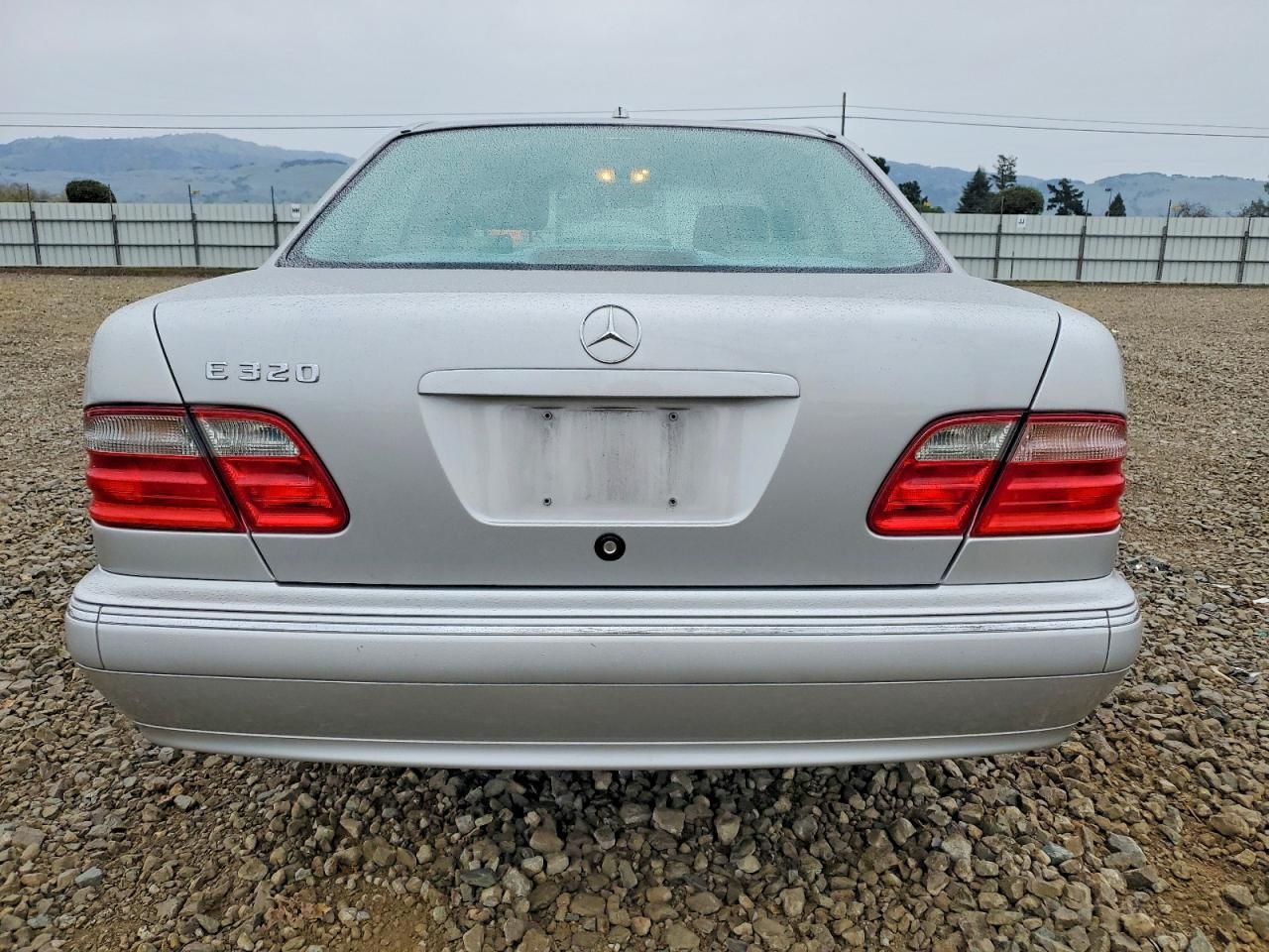2001 Mercedes-Benz E 320
