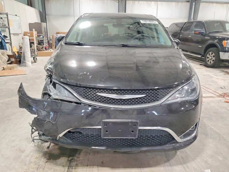 2017 Chrysler Pacifica Touring l