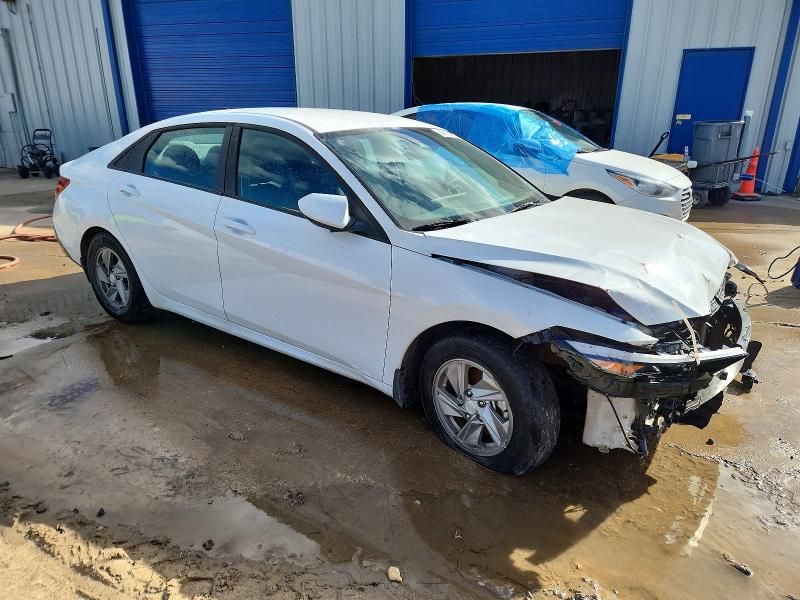 2025 Hyundai Elantra se