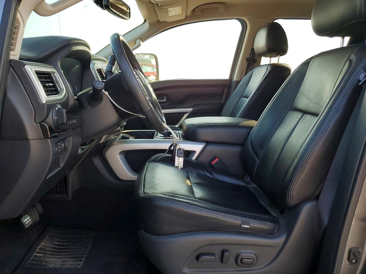 2017 Nissan Titan sv