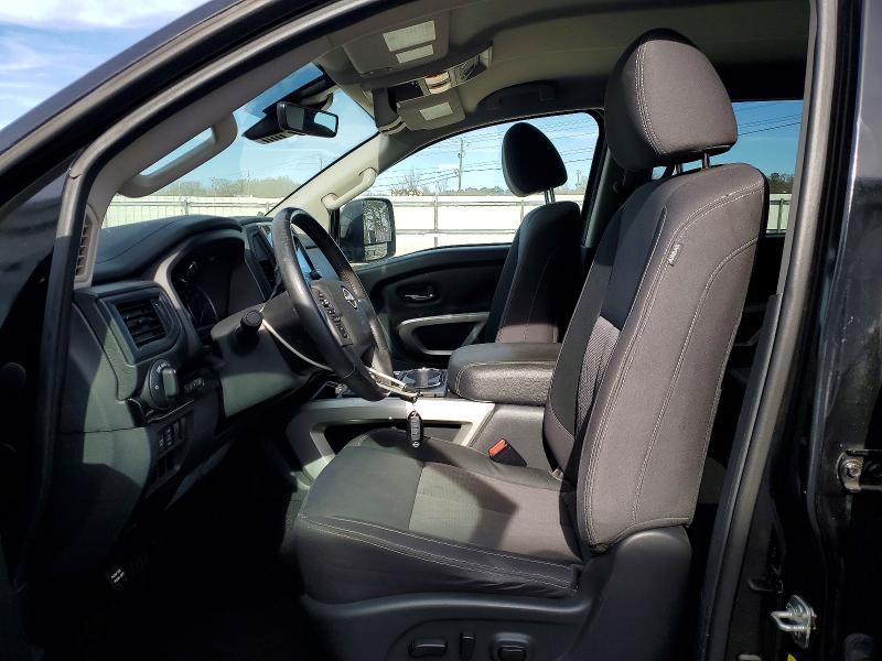 2023 Nissan Titan sv