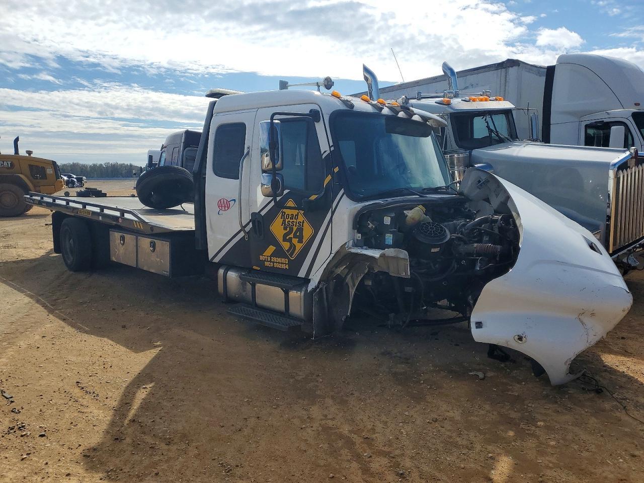 2020 Freigliner 2020 Freightliner Business Class M2 Rollback Truck