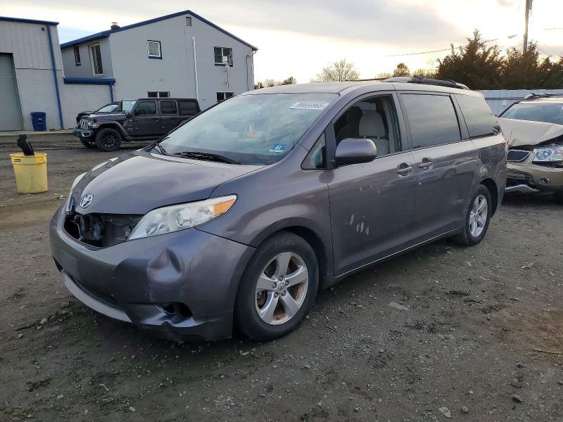 2013 Toyota Sienna le