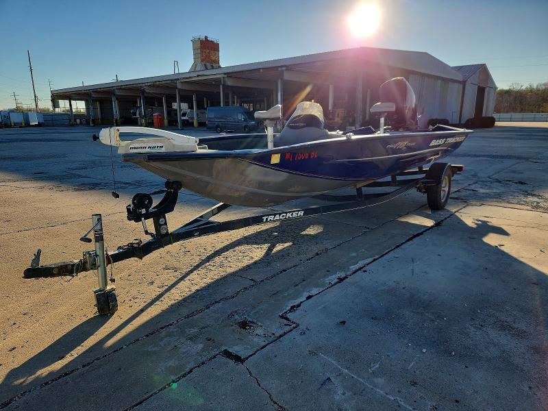 2015 Basstracker Tracker Boat