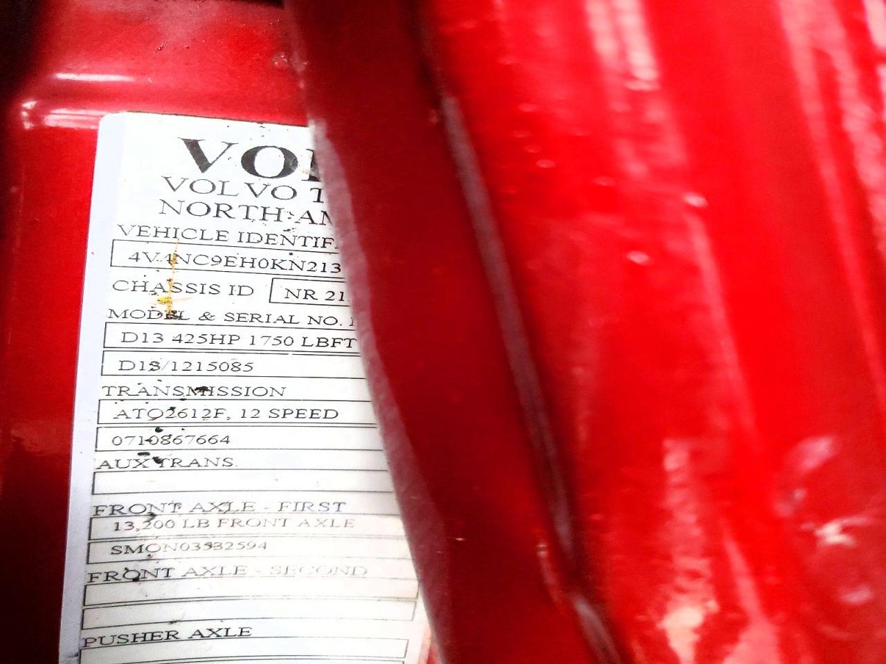 2019 Volvo VNL Semi Truck