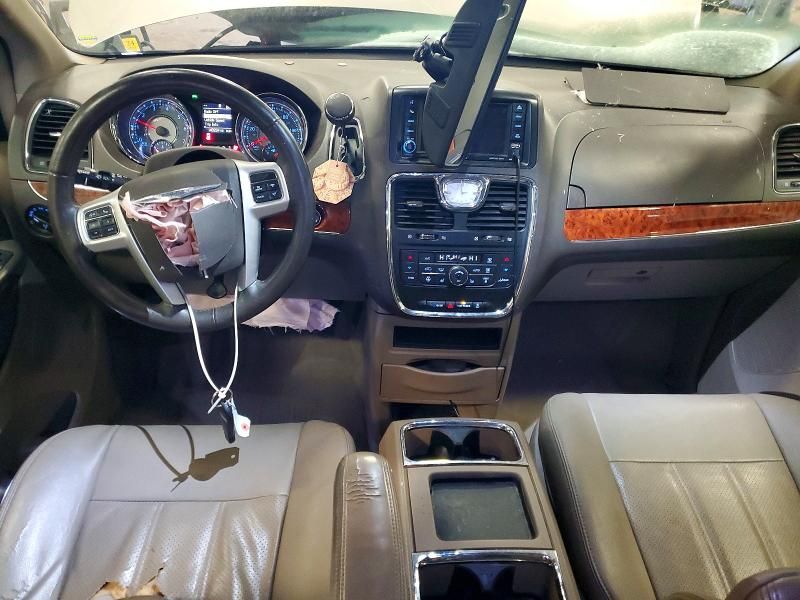 2016 Chrysler Town & Country Touring l