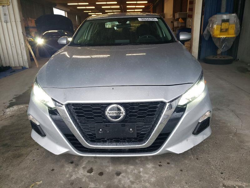 2021 Nissan Altima sv