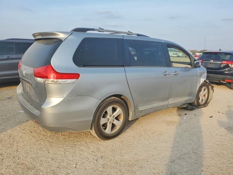 2012 Toyota Sienna le