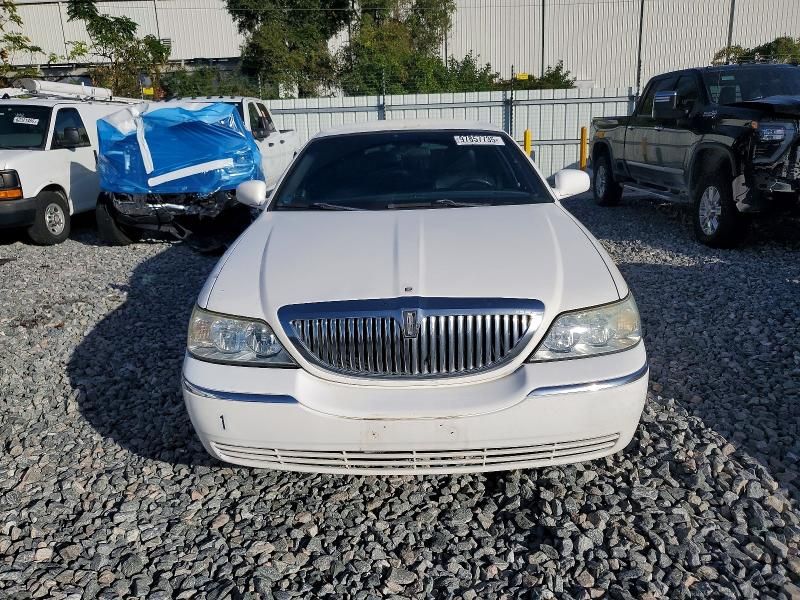 2005 Lincoln Town car