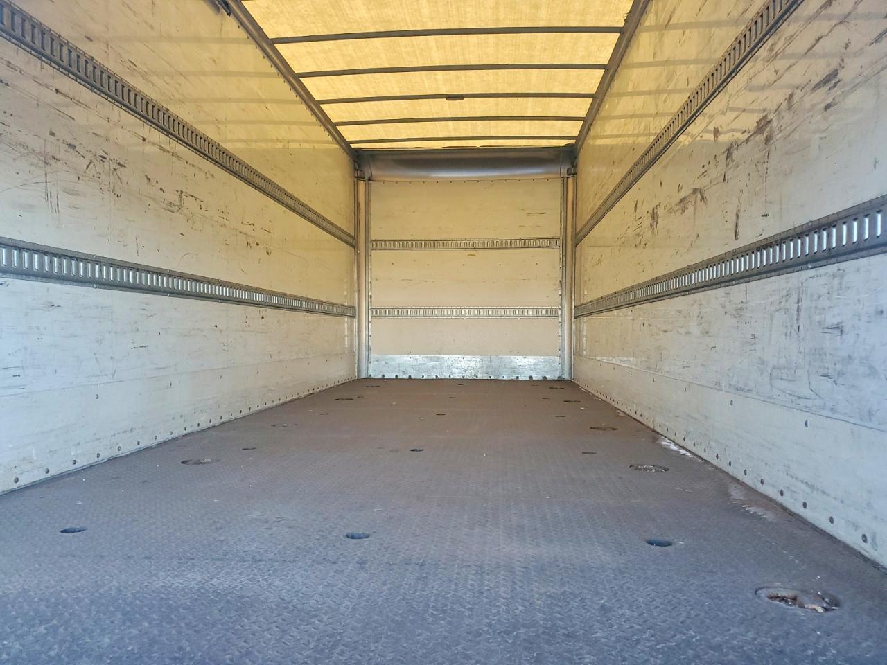 2017 Isuzu NRR BOX Truck