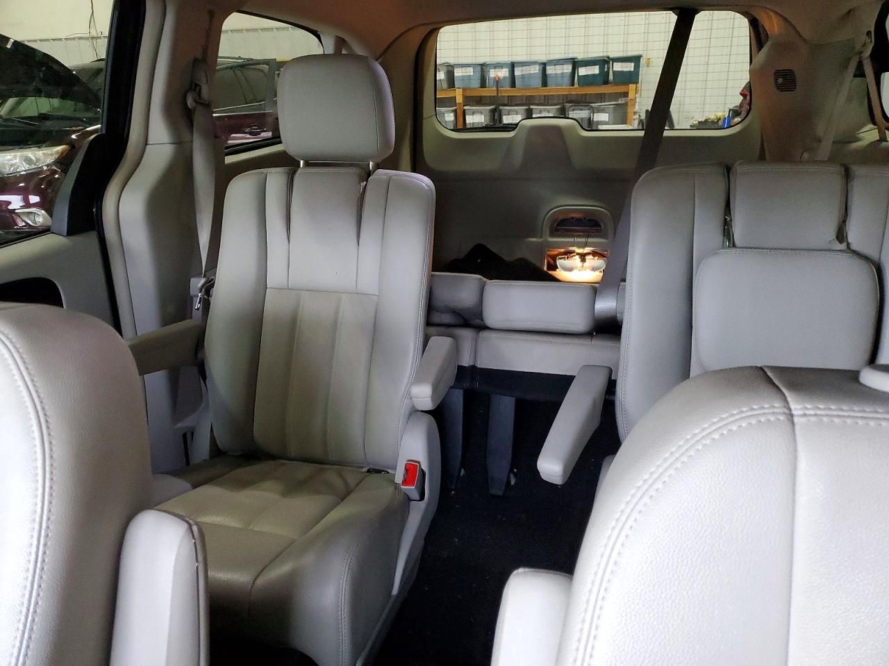 2012 Chrysler 2012 Chry Town & Country