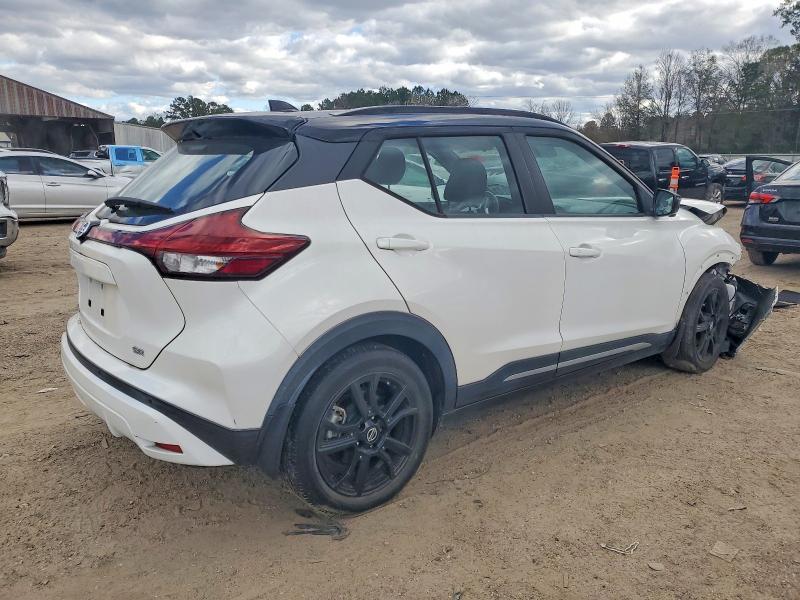 2021 Nissan Kicks sr