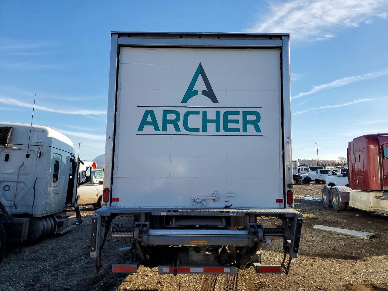 2019 Hino 268A BOX Truck