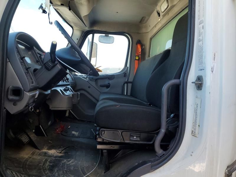 2015 Freightliner Business Class M2 box Truck