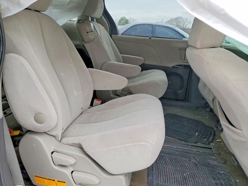 2012 Toyota Sienna le