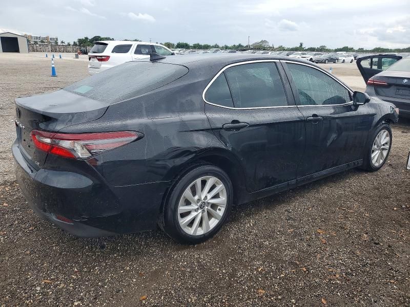 2024 Toyota Camry le