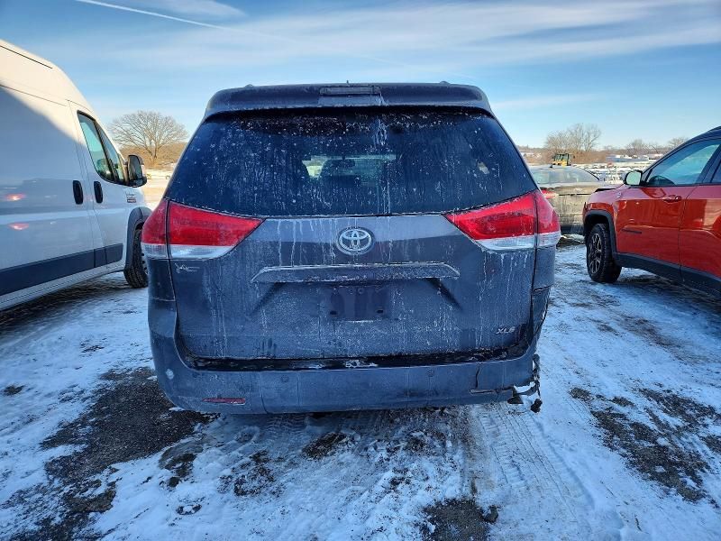 2011 Toyota Sienna xle