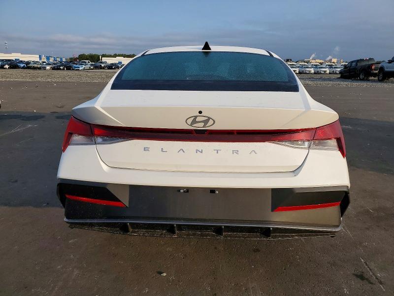 2025 Hyundai Elantra se