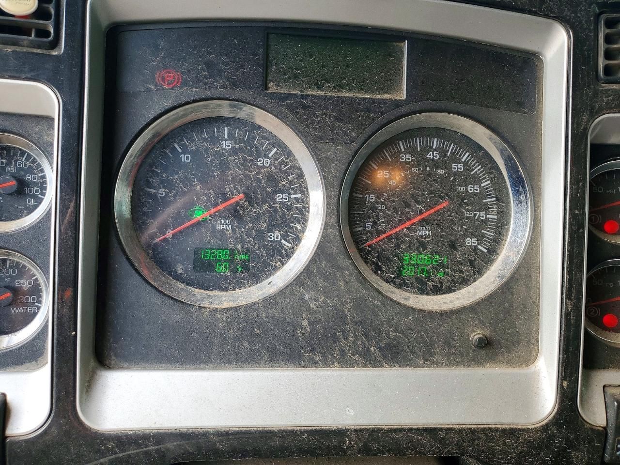 2011 Kenworth W900 Semi Truck