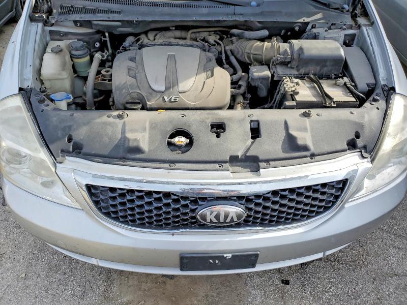 2014 KIA Sedona lx