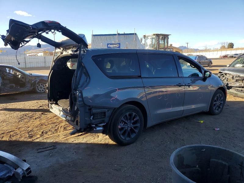 2024 Chrysler Pacifica Hybrid Select