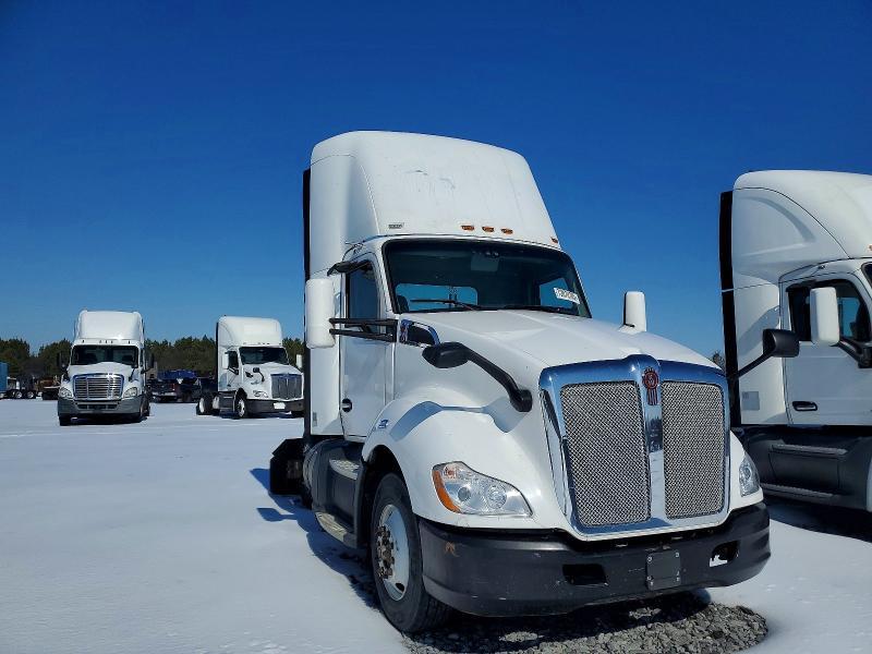 2016 Kenworth T680 Semi Truck