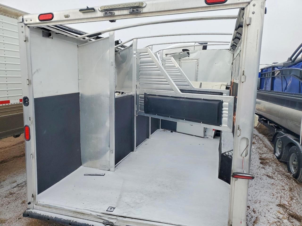 2013 Cimr Trailer-Horse Trailer