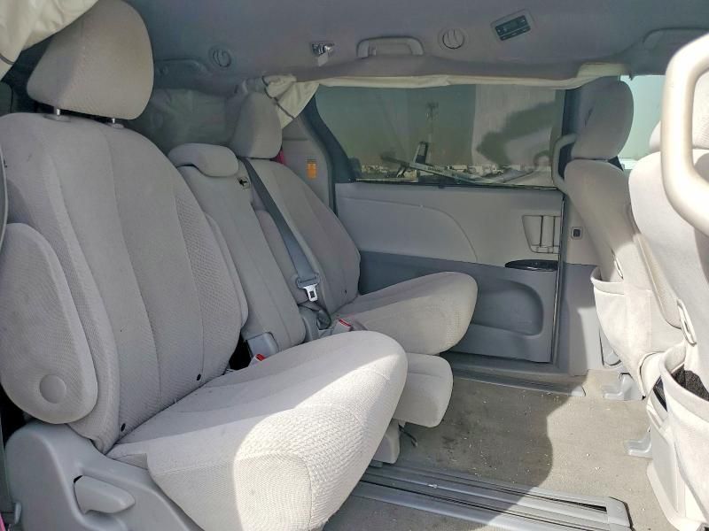 2014 Toyota Sienna le