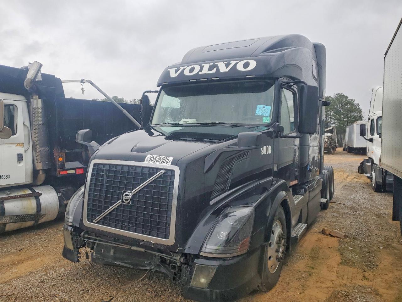 2015 Volvo VNL Semi Truck
