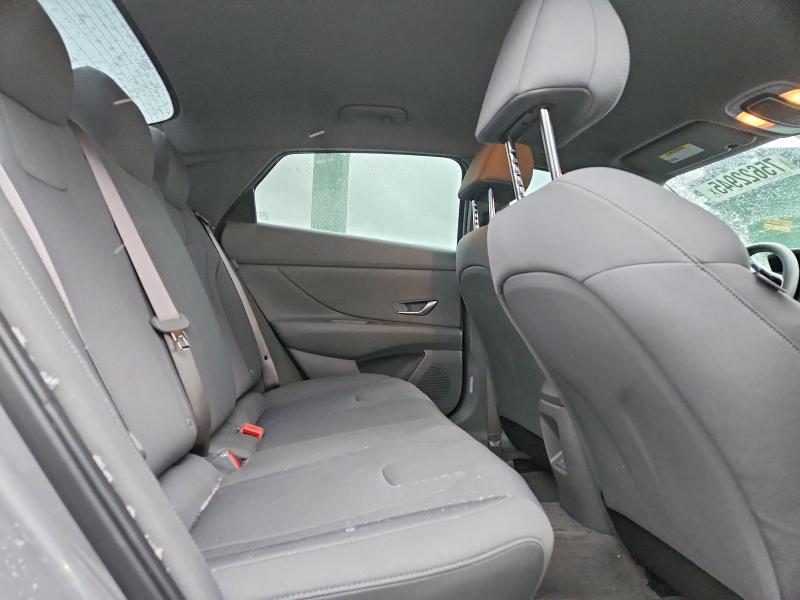 2025 Hyundai Elantra se