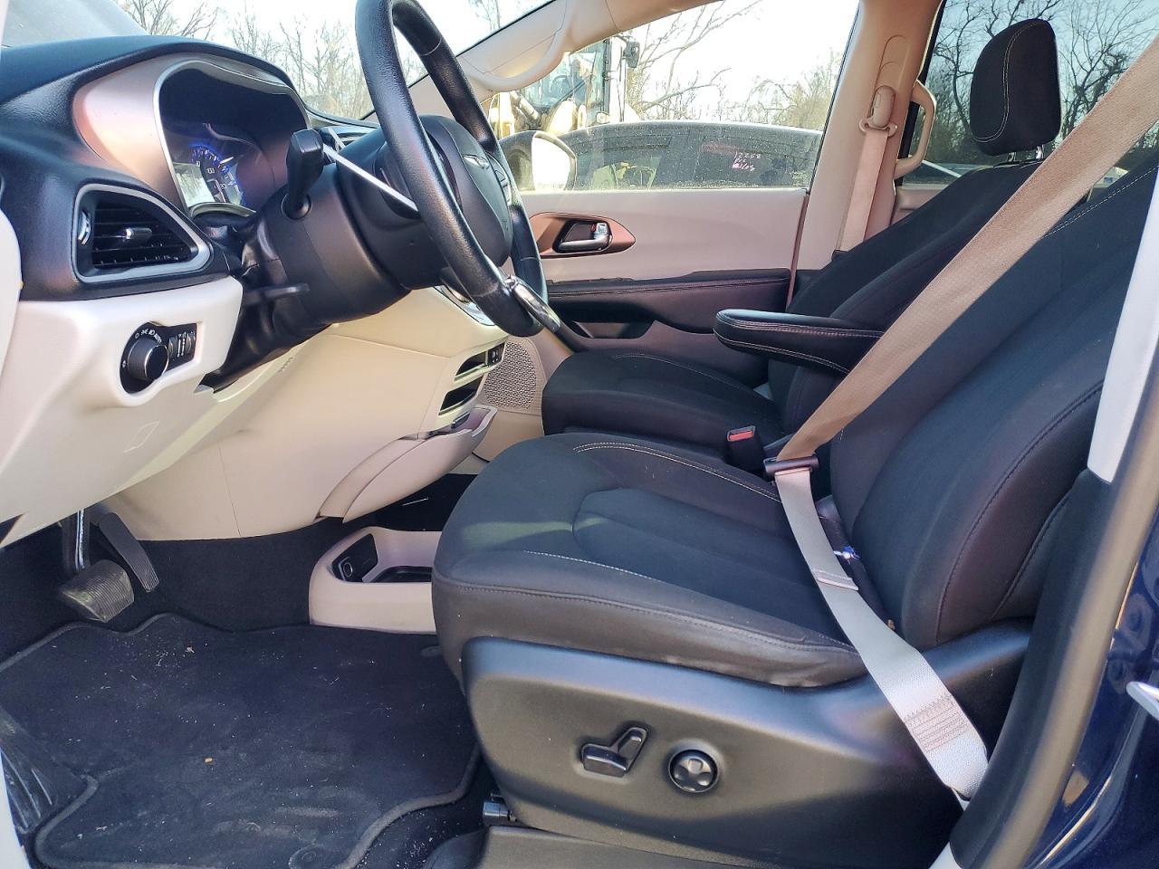 2020 Chrysler Voyager lx