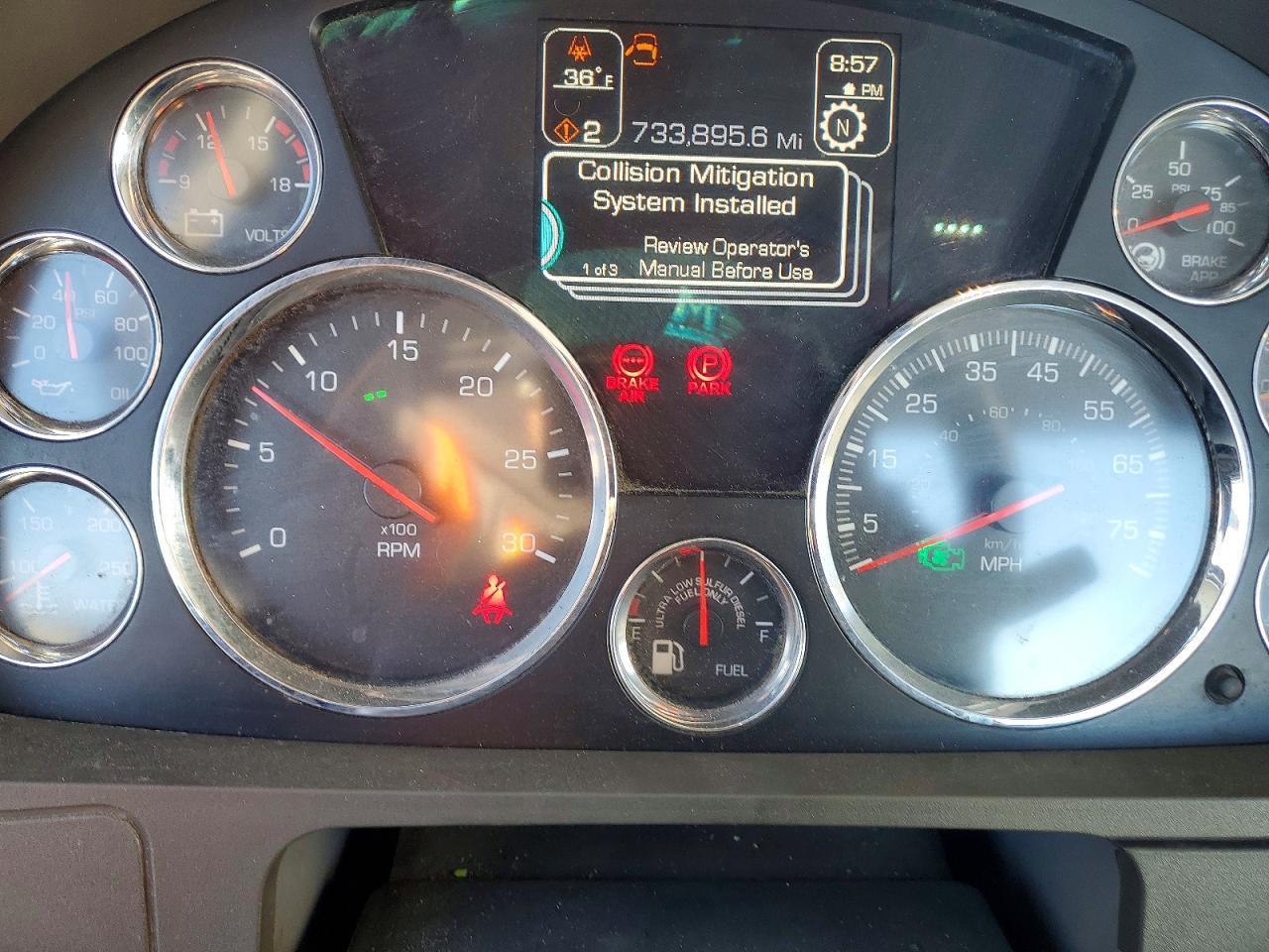 2016 Kenworth T680 Semi Truck