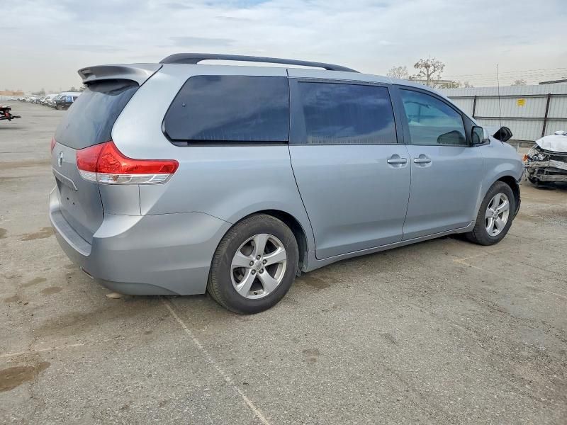 2014 Toyota Sienna le
