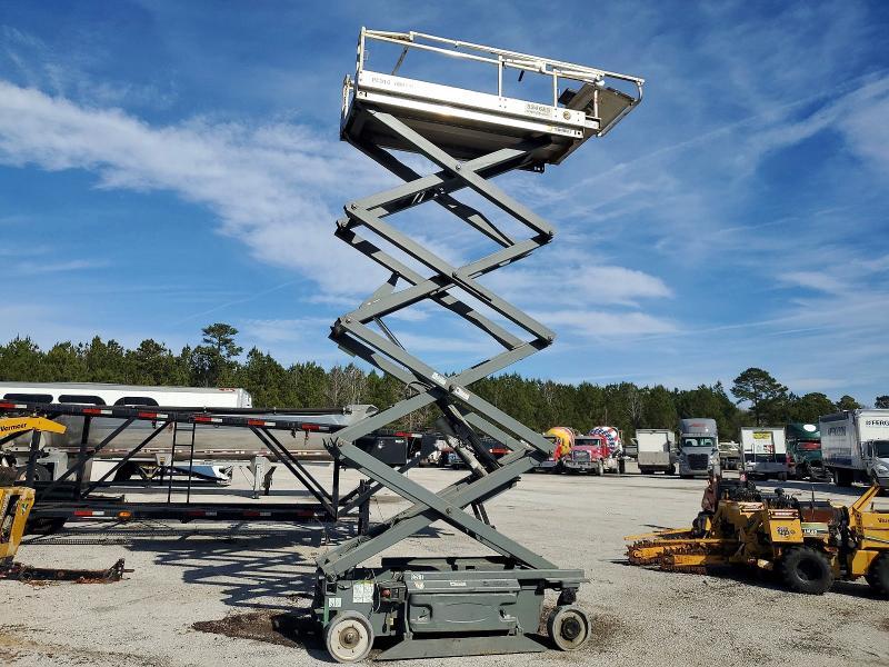 2014 JLG Scissor Lift